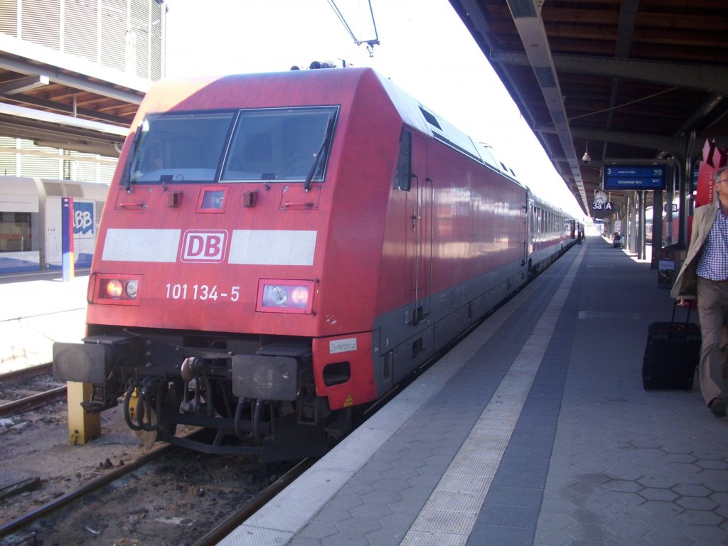101 134-5 im Stralsunder Hauptbahnhof am 21.06.2012