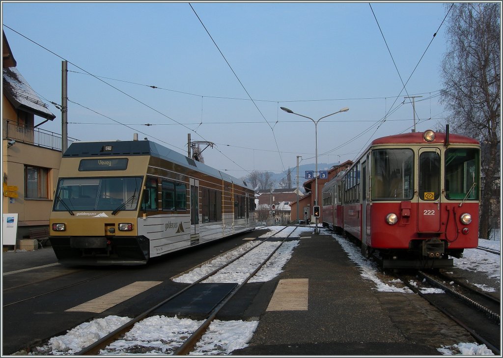 Bt 222 und CEV GTW in Blonay.
11.02.2012