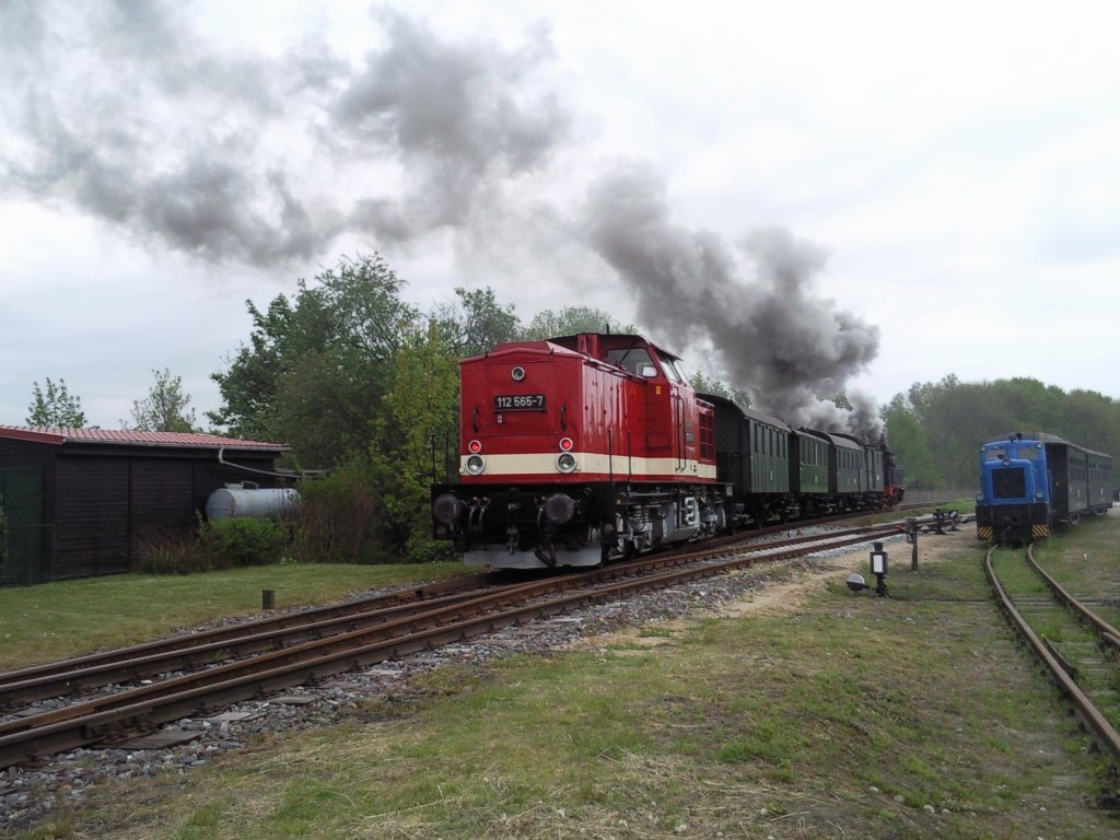 Diesen Zug der R�BB fotografierte ich am Bahnhofsfest in Putbus am 20.05.2012