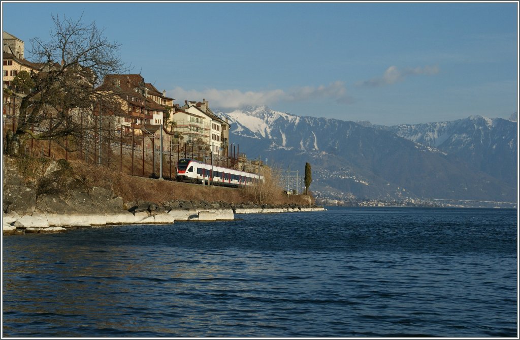 Ein Flirt Richtung Lausanne bei St-Saphorin. 
11. M�rz 2012