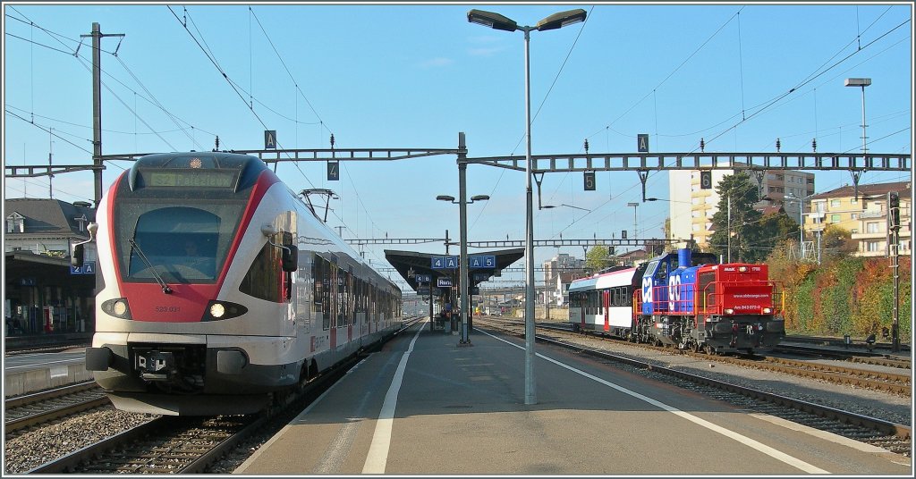 Flirt als S2 nach Palezieux verl�sst Renens (VD). 
9. Nov. 2011