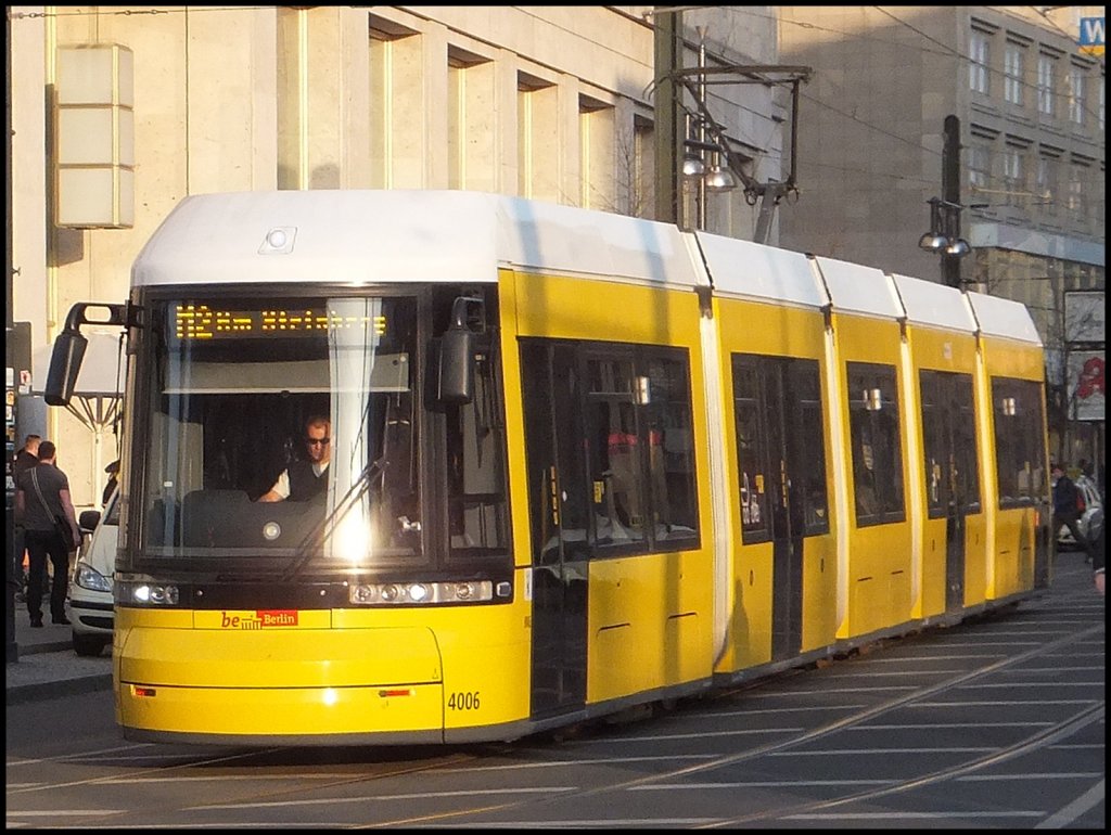 Moderne Stra�enbahn der BVG in Berlin.