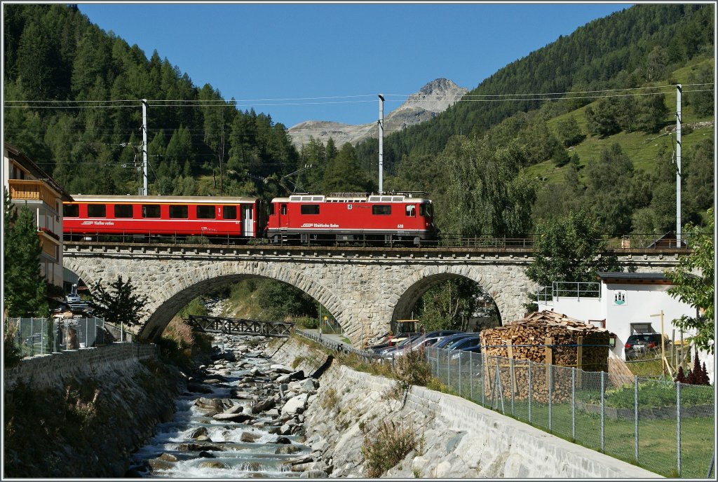 RhB Ge 4/4 II 618 in Lavin.
13.09.2011